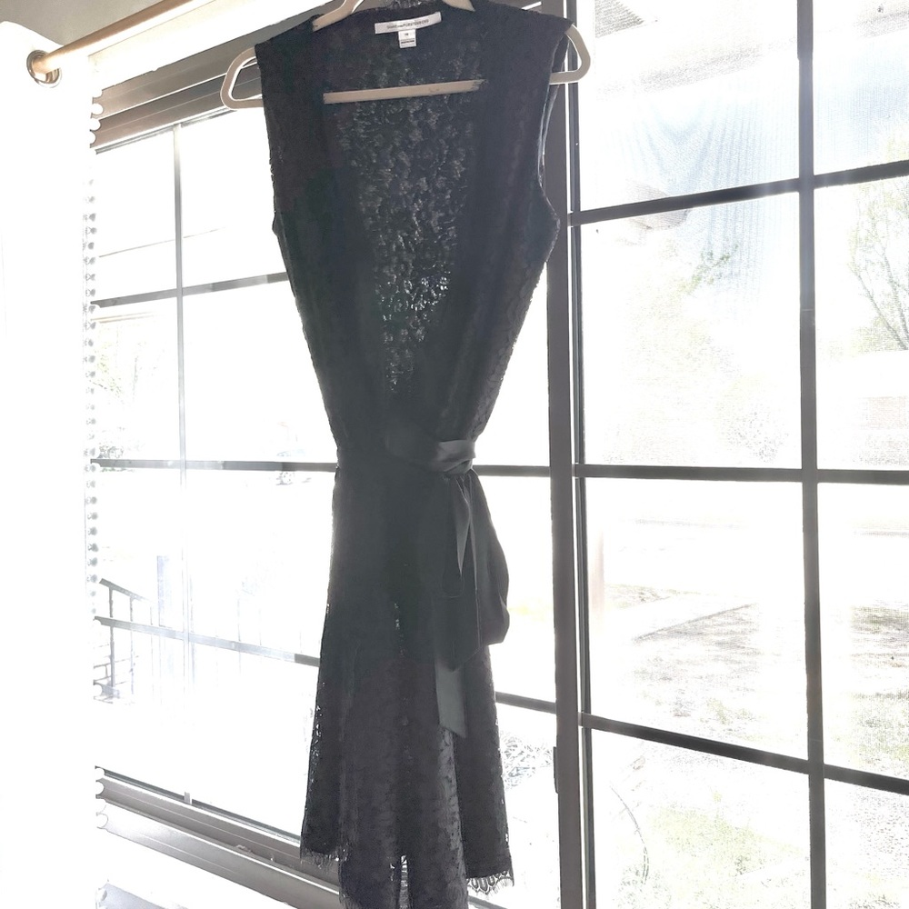 🥂DVF🥂worn once, lilac lace wrap dress looks gray in pics